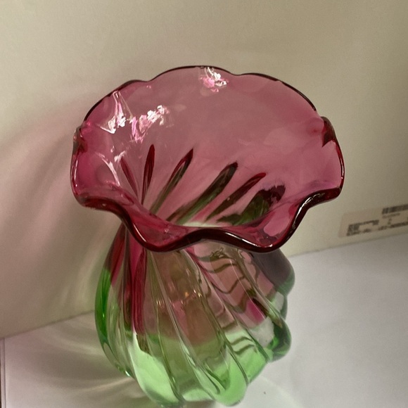 7.5" Hand Blown Swirled Watermelon Optic Glass Murano Style Art Glass V… - Picture 8 of 9